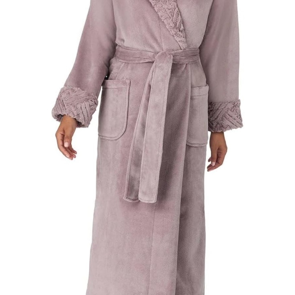 Women's Plush Robe in Lavender